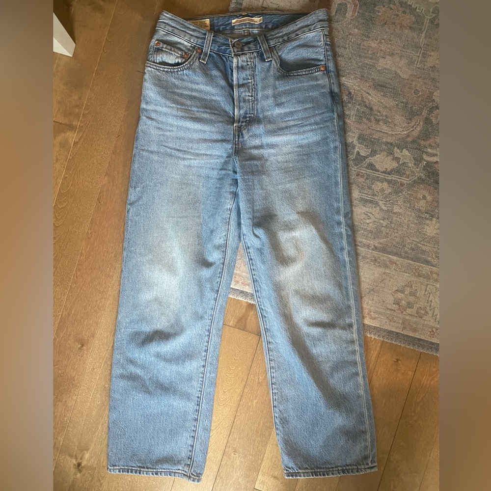 Levi’s ribcage straight ankle. Size W26 L27